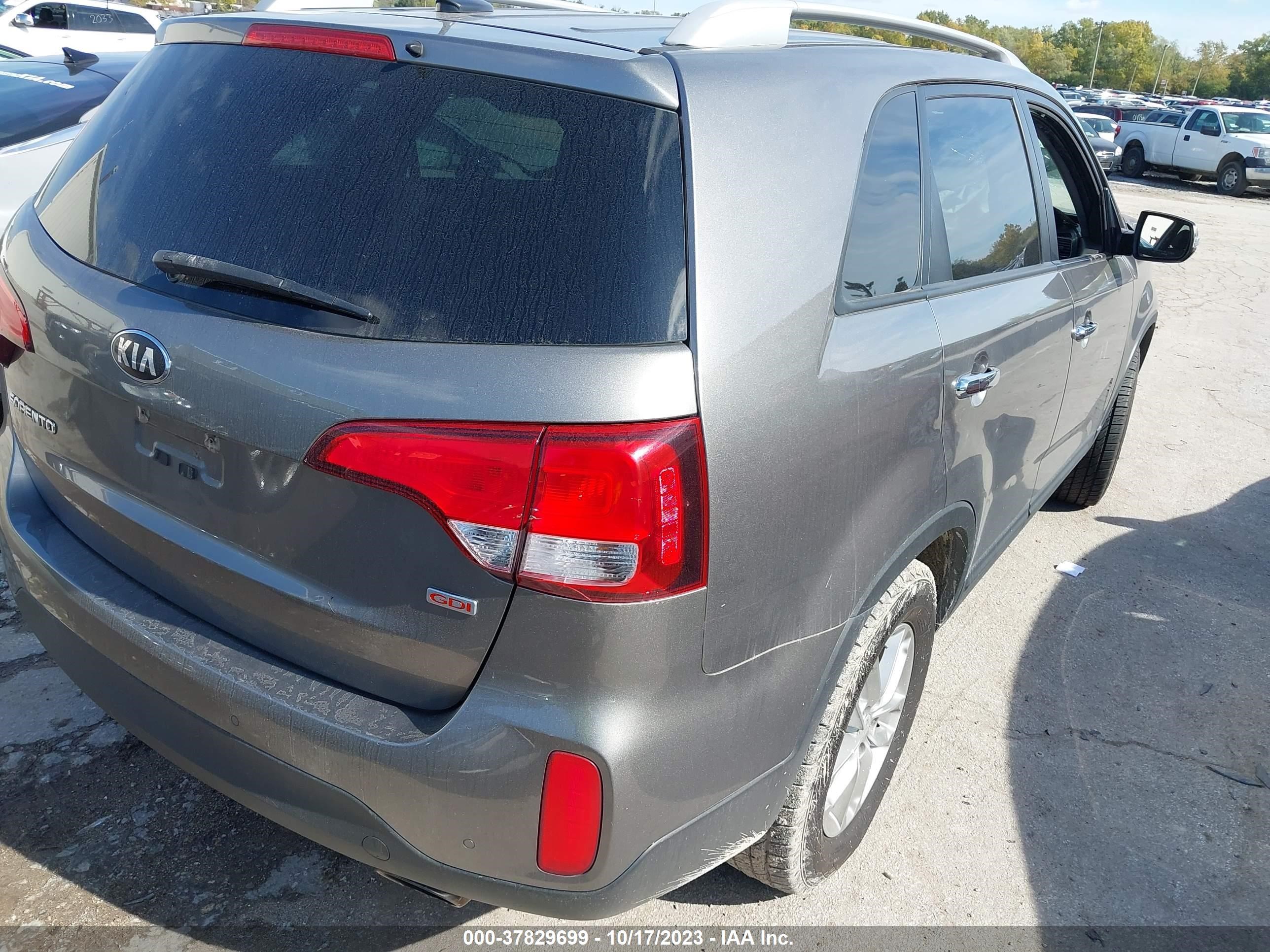 Photo 3 VIN: 5XYKT4A71FG585466 - KIA SORENTO 