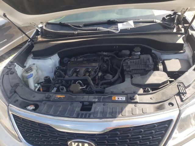 Photo 6 VIN: 5XYKT4A71FG611497 - KIA SORENTO LX 