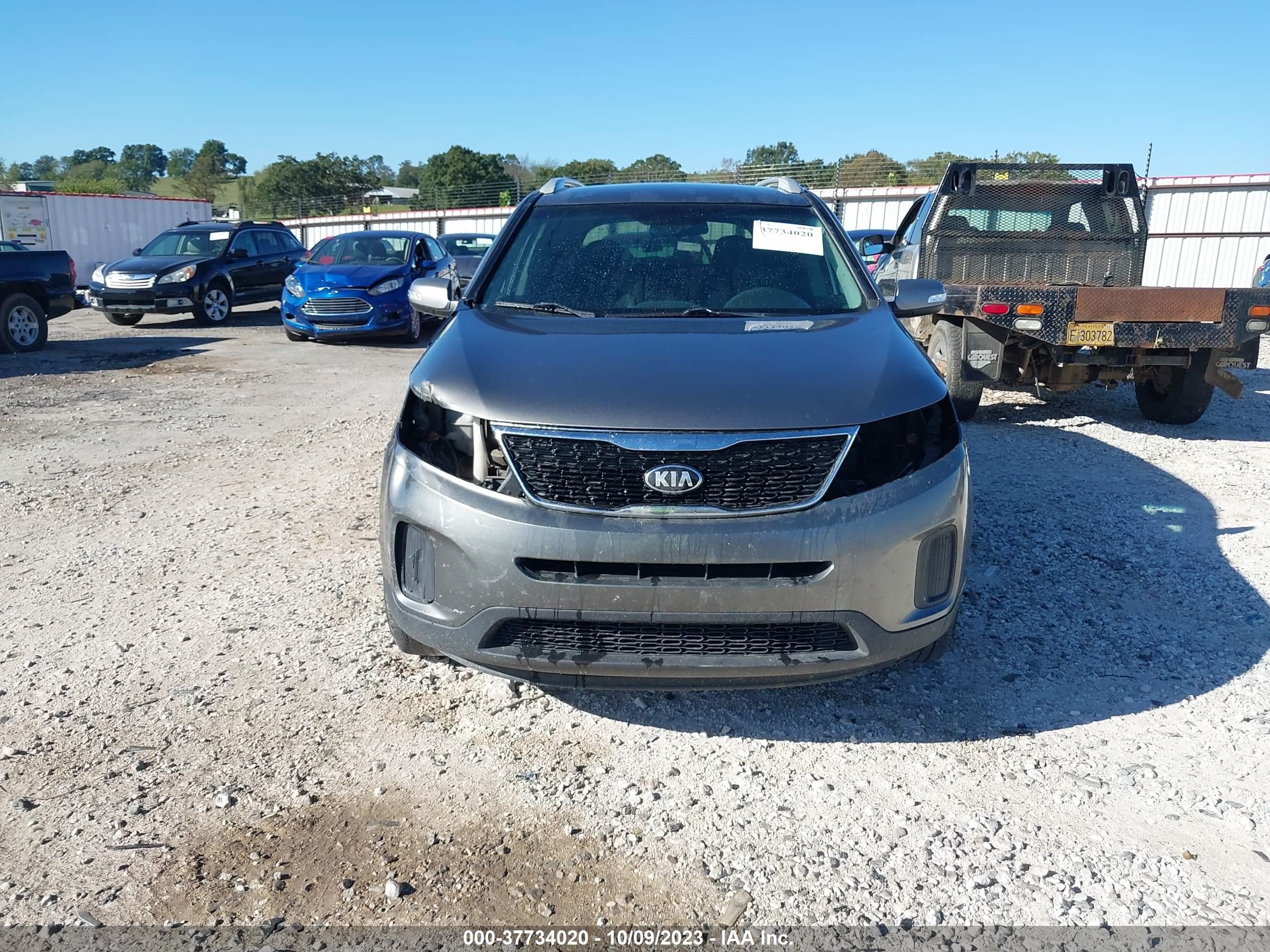 Photo 12 VIN: 5XYKT4A72FG590420 - KIA SORENTO 