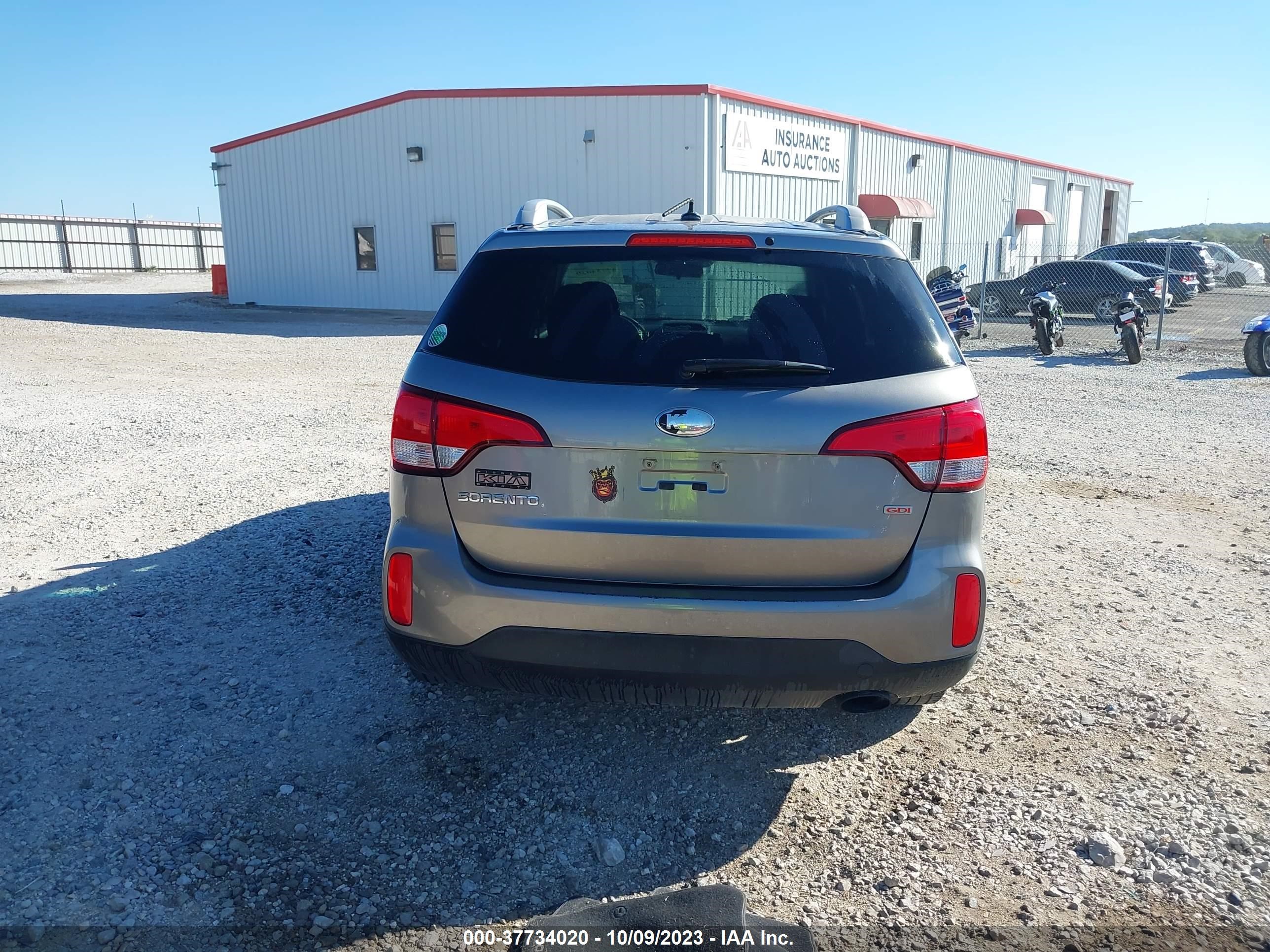 Photo 16 VIN: 5XYKT4A72FG590420 - KIA SORENTO 