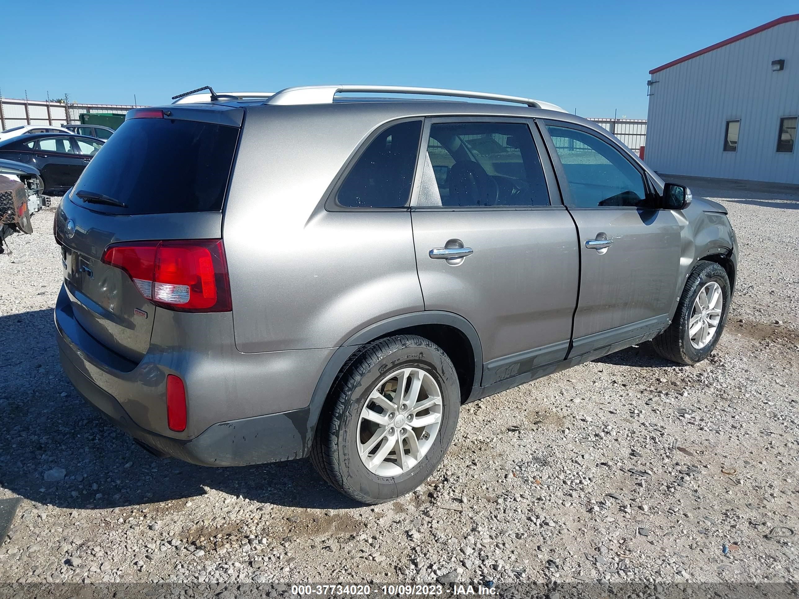 Photo 3 VIN: 5XYKT4A72FG590420 - KIA SORENTO 