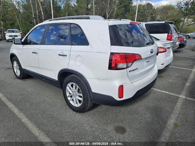 Photo 2 VIN: 5XYKT4A72FG634755 - KIA SORENTO 