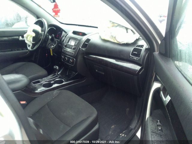 Photo 4 VIN: 5XYKT4A73FG598770 - KIA SORENTO 