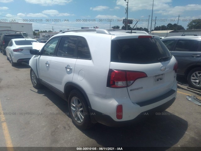 Photo 2 VIN: 5XYKT4A74FG555829 - KIA SORENTO 