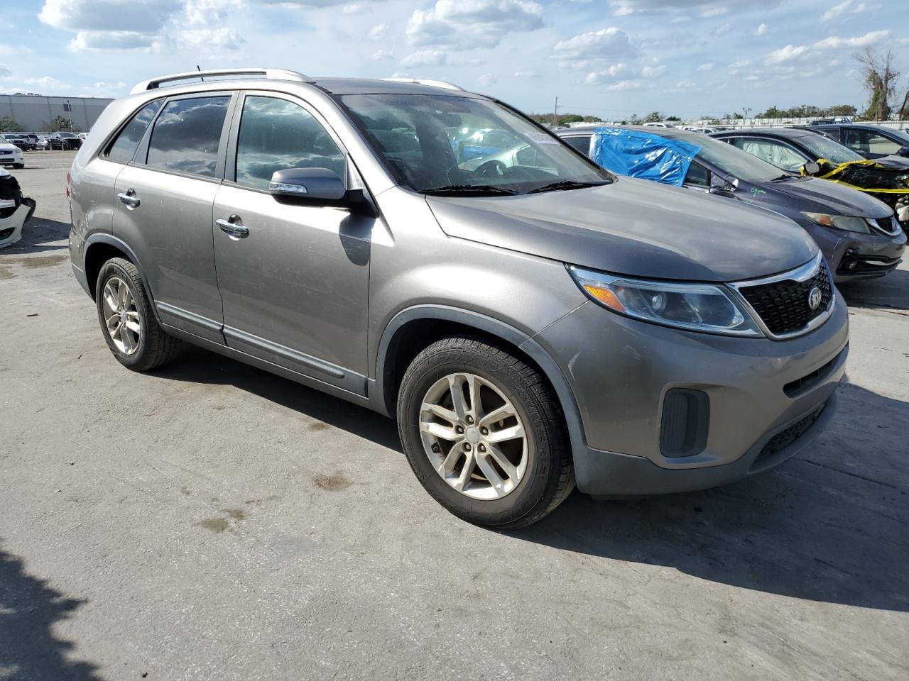 Photo 3 VIN: 5XYKT4A75FG590928 - KIA SORENTO 