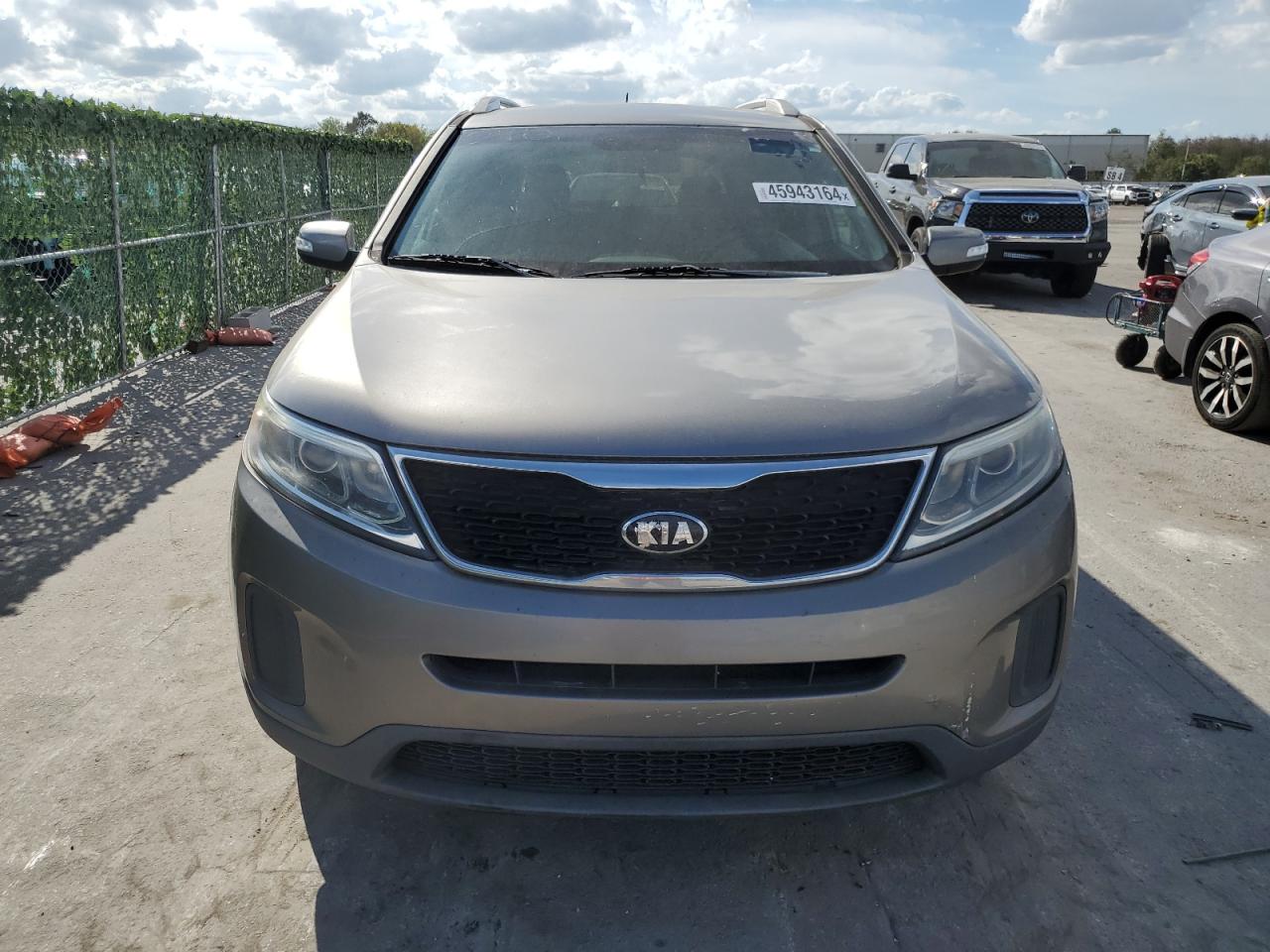 Photo 4 VIN: 5XYKT4A75FG590928 - KIA SORENTO 