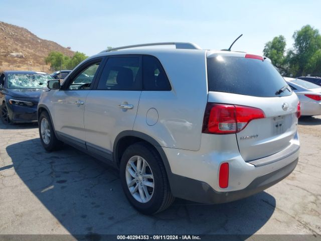 Photo 2 VIN: 5XYKT4A76FG569926 - KIA SORENTO 