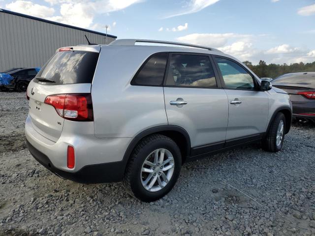 Photo 2 VIN: 5XYKT4A7XFG622661 - KIA SORENTO LX 