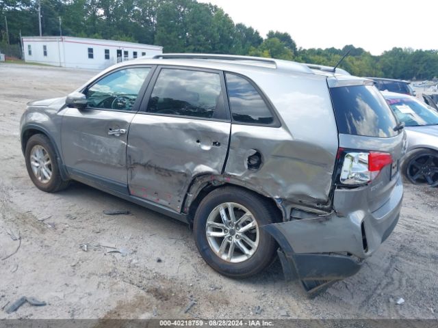 Photo 2 VIN: 5XYKT4A7XFG641629 - KIA SORENTO 