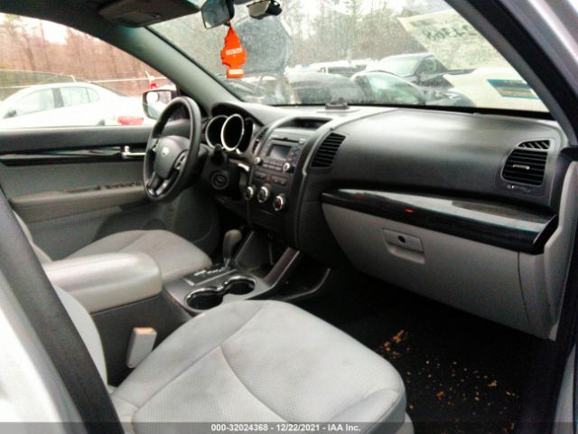 Photo 4 VIN: 5XYKTCA10BG015829 - KIA SORENTO 