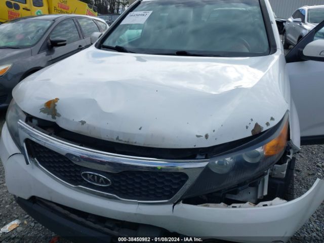 Photo 9 VIN: 5XYKTCA10BG021825 - KIA SORENTO 