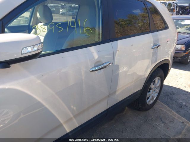 Photo 5 VIN: 5XYKTCA10BG072600 - KIA SORENTO 