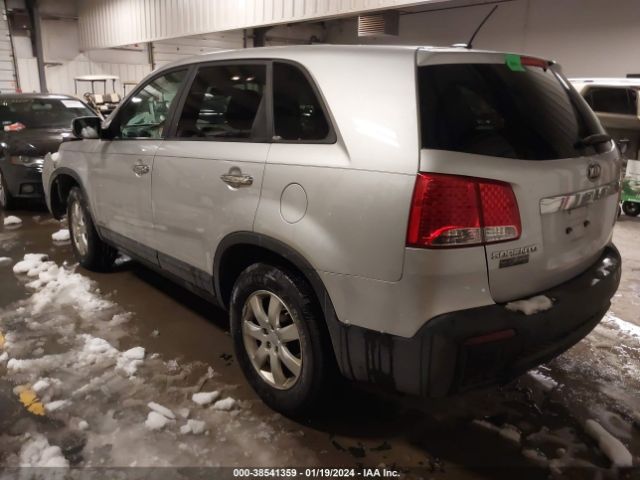 Photo 2 VIN: 5XYKTCA11BG042666 - KIA SORENTO 