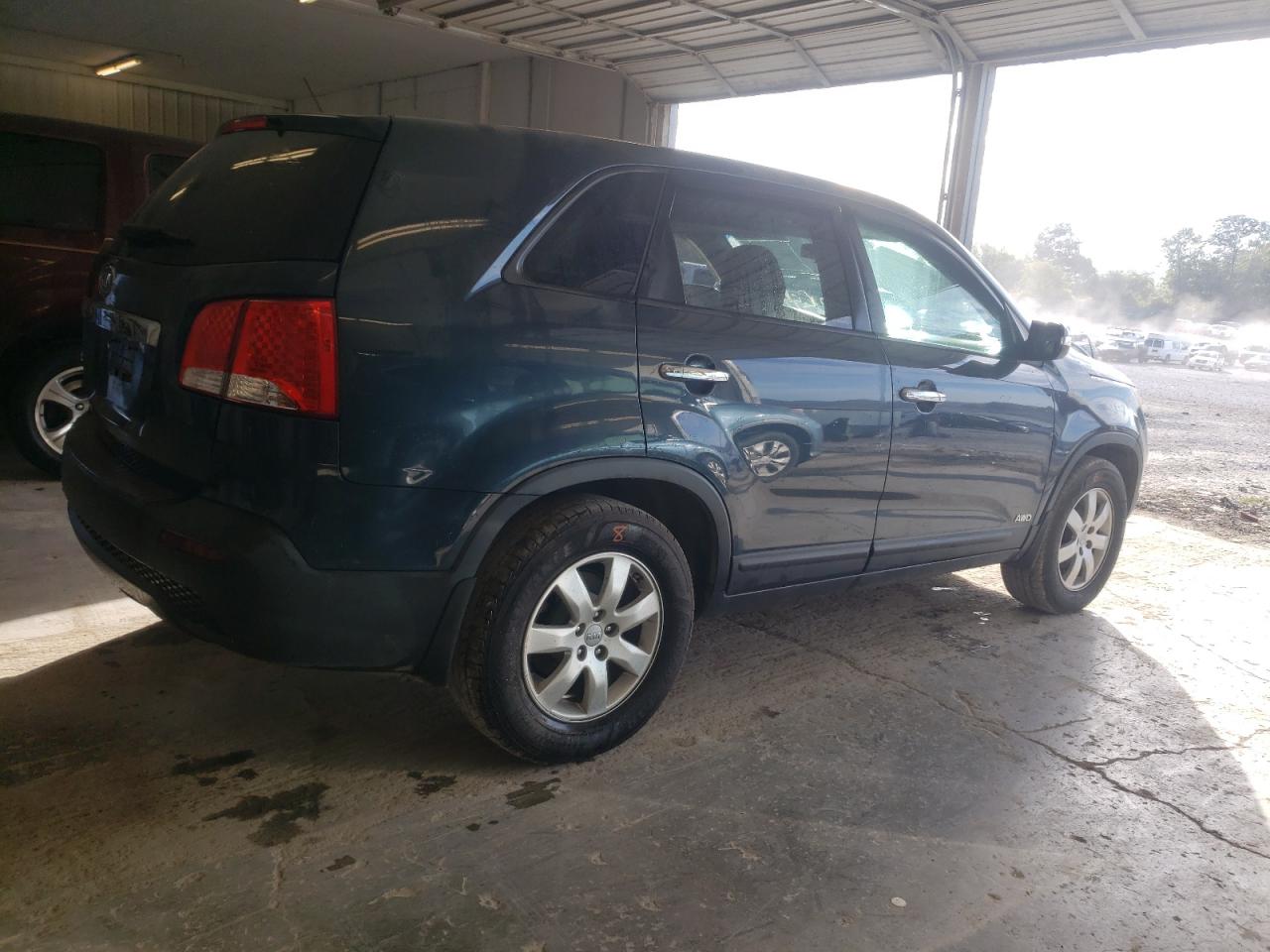 Photo 2 VIN: 5XYKTCA11BG130245 - KIA SORENTO 