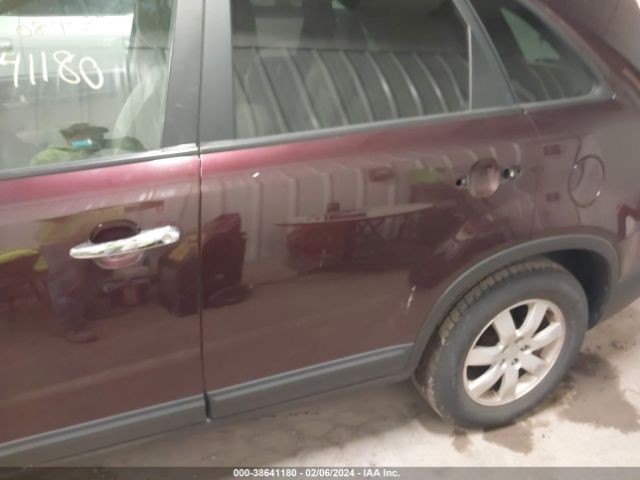 Photo 5 VIN: 5XYKTCA13BG061378 - KIA SORENTO 