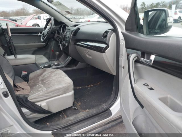 Photo 4 VIN: 5XYKTCA17BG010336 - KIA SORENTO 