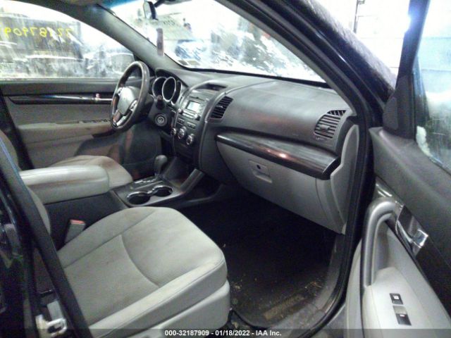 Photo 4 VIN: 5XYKTCA17BG172757 - KIA SORENTO 