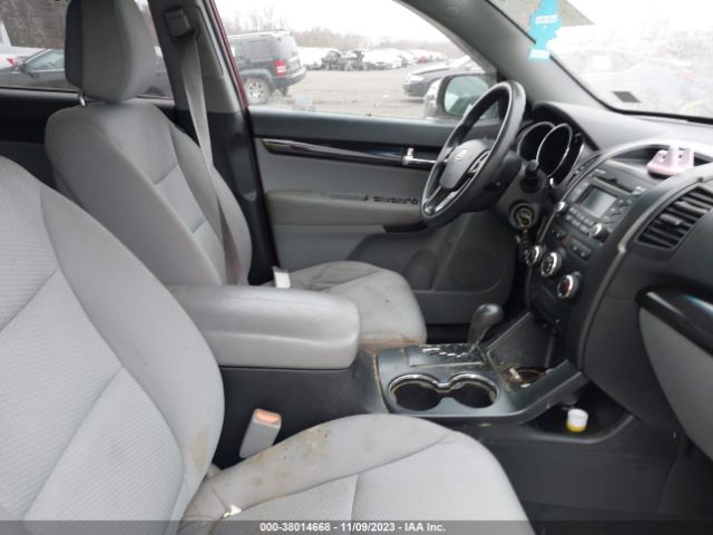 Photo 4 VIN: 5XYKTCA18BG054667 - KIA SORENTO 