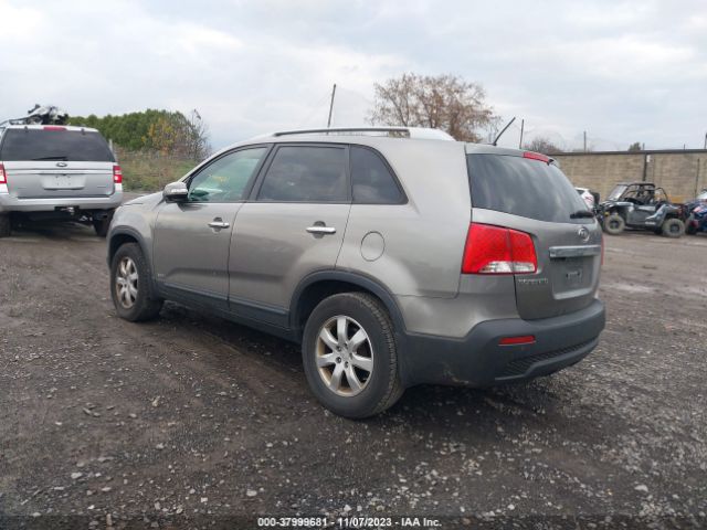 Photo 2 VIN: 5XYKTCA18BG058945 - KIA SORENTO 