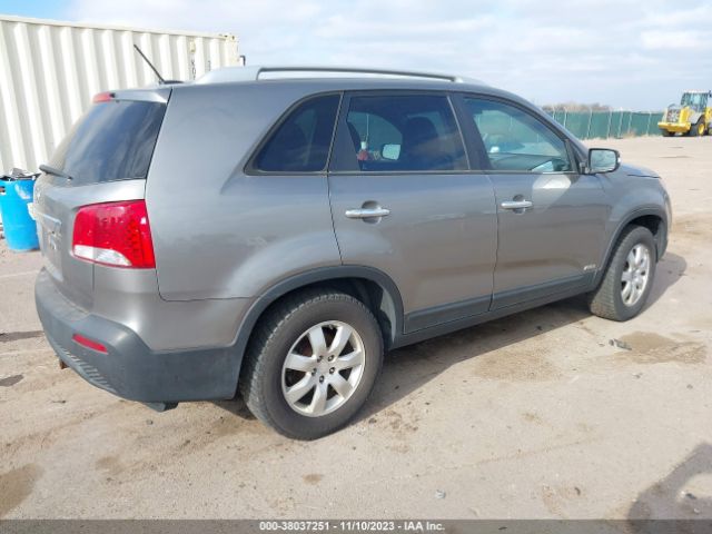 Photo 3 VIN: 5XYKTCA18BG147835 - KIA SORENTO 