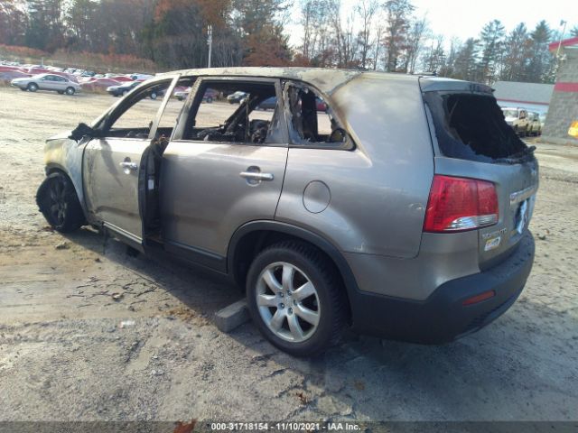 Photo 2 VIN: 5XYKTCA19BG022780 - KIA SORENTO 