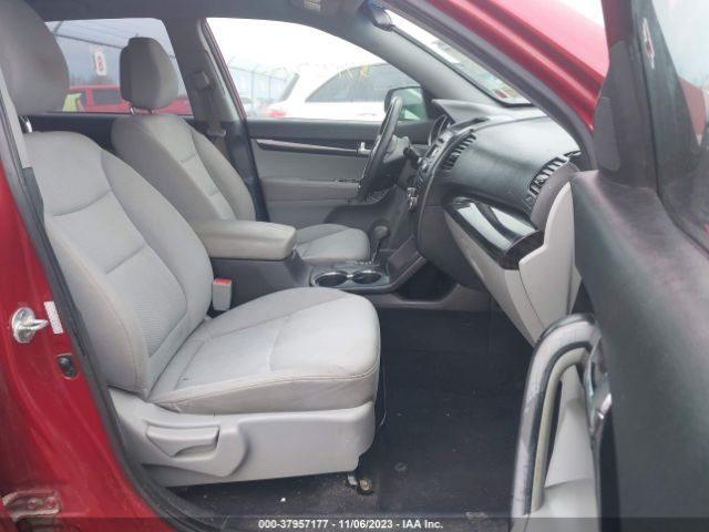 Photo 4 VIN: 5XYKTCA1XBG005048 - KIA SORENTO 