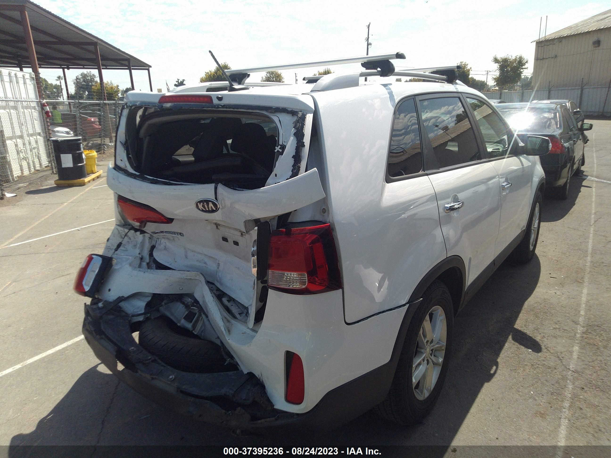 Photo 3 VIN: 5XYKTCA60EG438801 - KIA SORENTO 