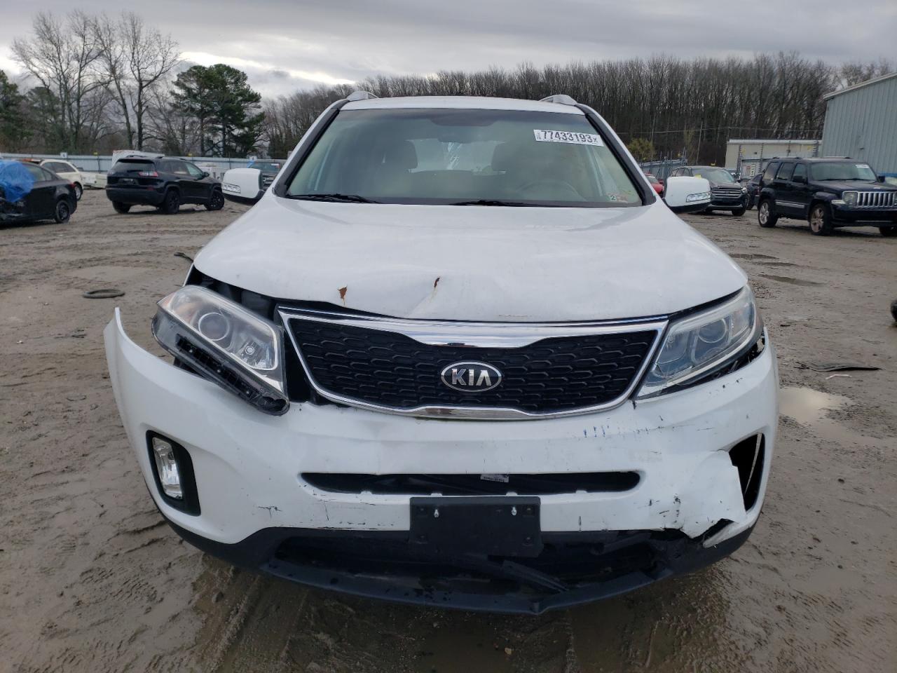 Photo 4 VIN: 5XYKTCA60FG639972 - KIA SORENTO 