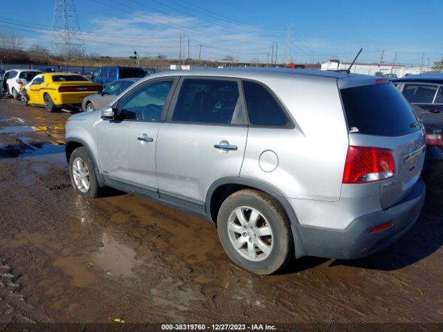 Photo 2 VIN: 5XYKTCA61DG421942 - KIA SORENTO 