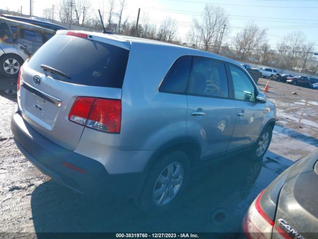 Photo 3 VIN: 5XYKTCA61DG421942 - KIA SORENTO 