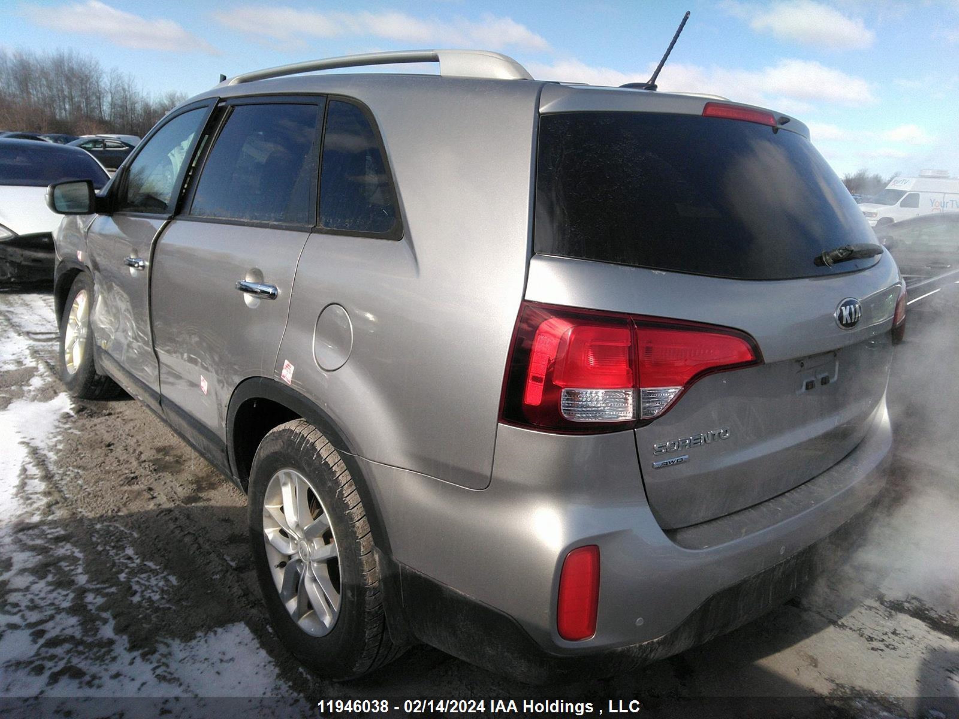 Photo 2 VIN: 5XYKTCA61FG588840 - KIA SORENTO 