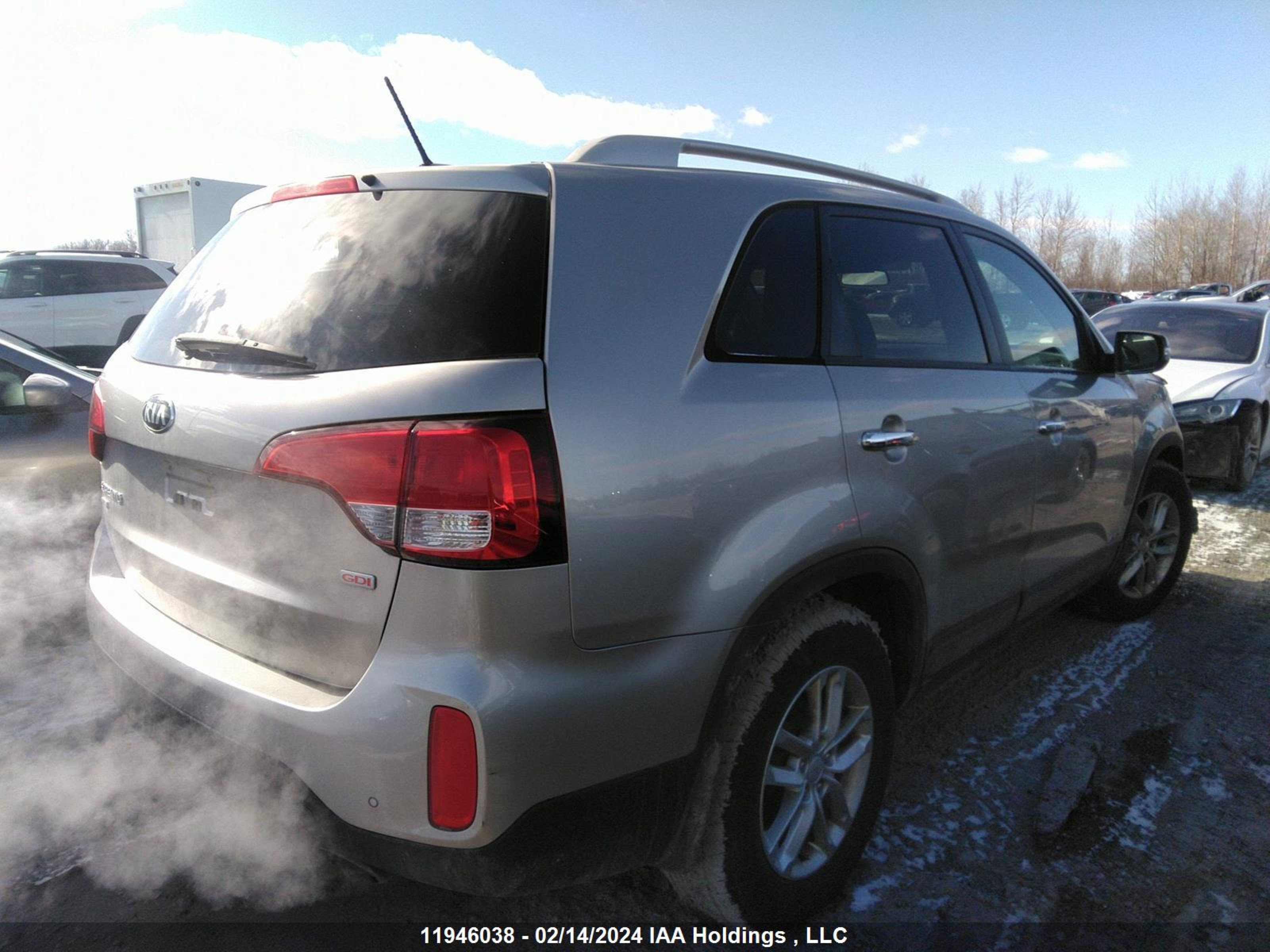 Photo 3 VIN: 5XYKTCA61FG588840 - KIA SORENTO 