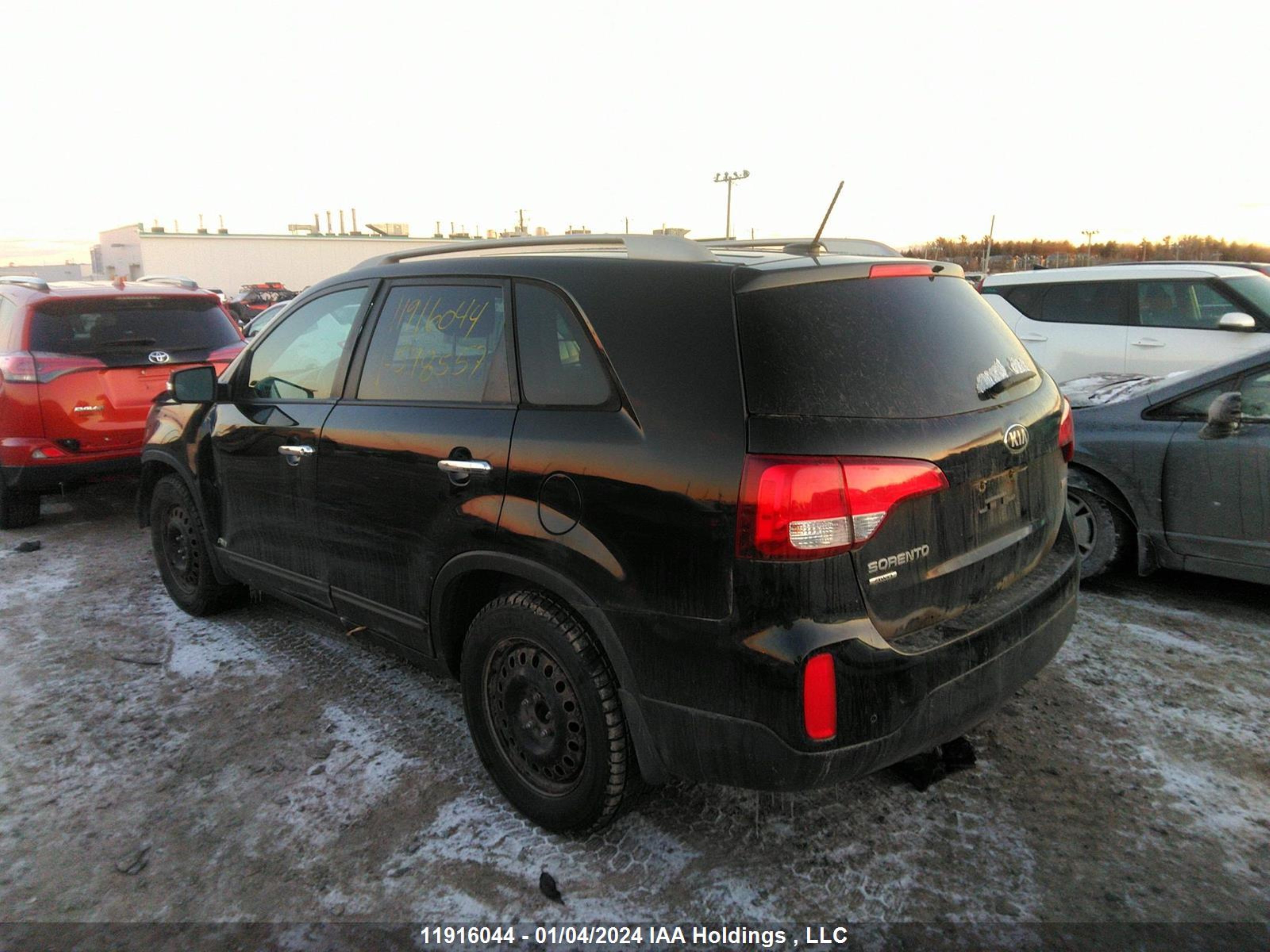 Photo 2 VIN: 5XYKTCA61FG598557 - KIA SORENTO 