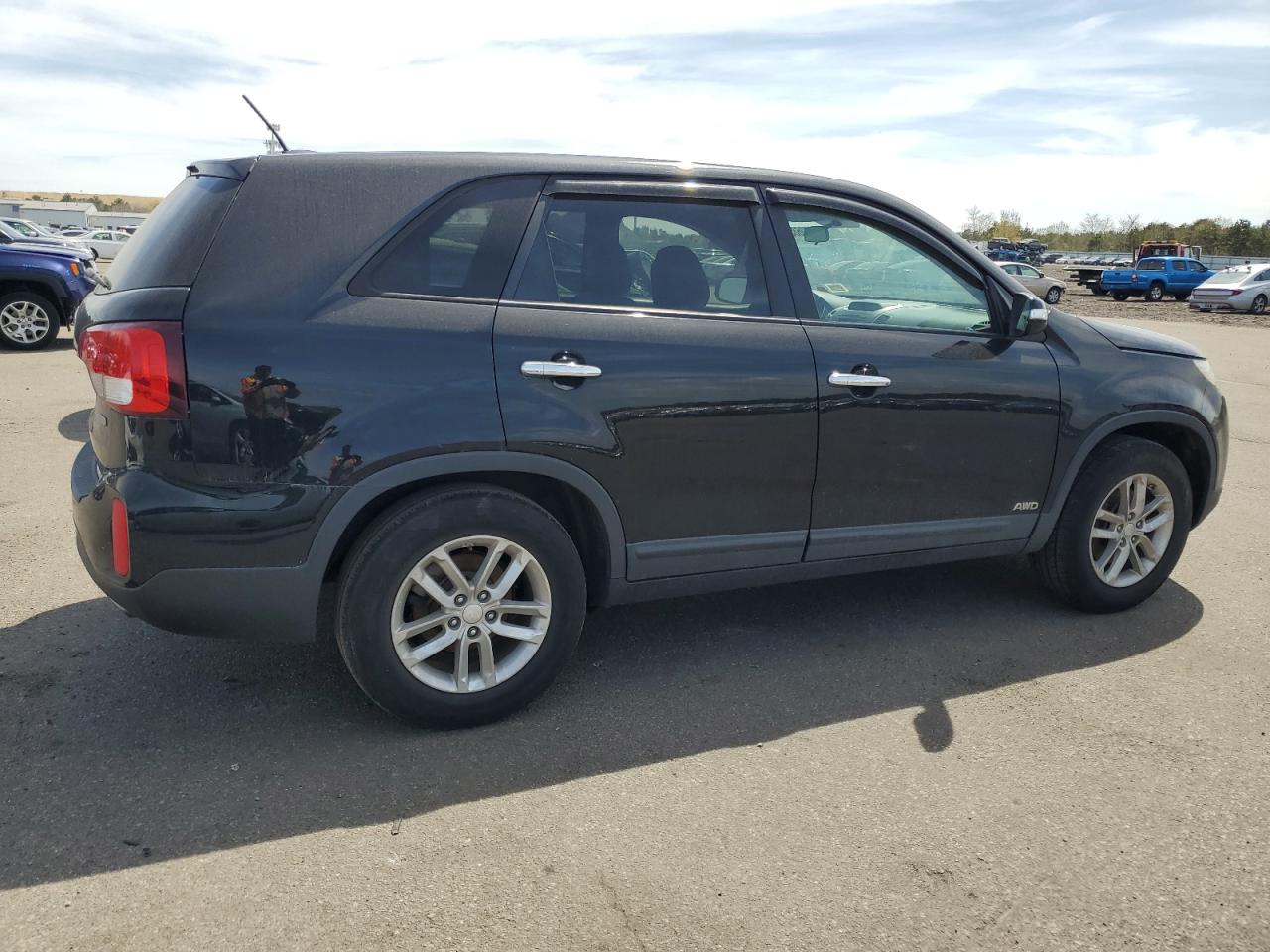 Photo 2 VIN: 5XYKTCA63FG562949 - KIA SORENTO 