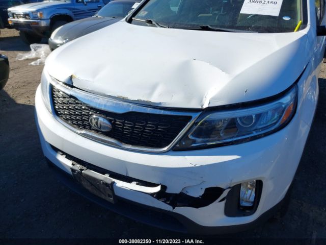 Photo 5 VIN: 5XYKTCA63FG582599 - KIA SORENTO 