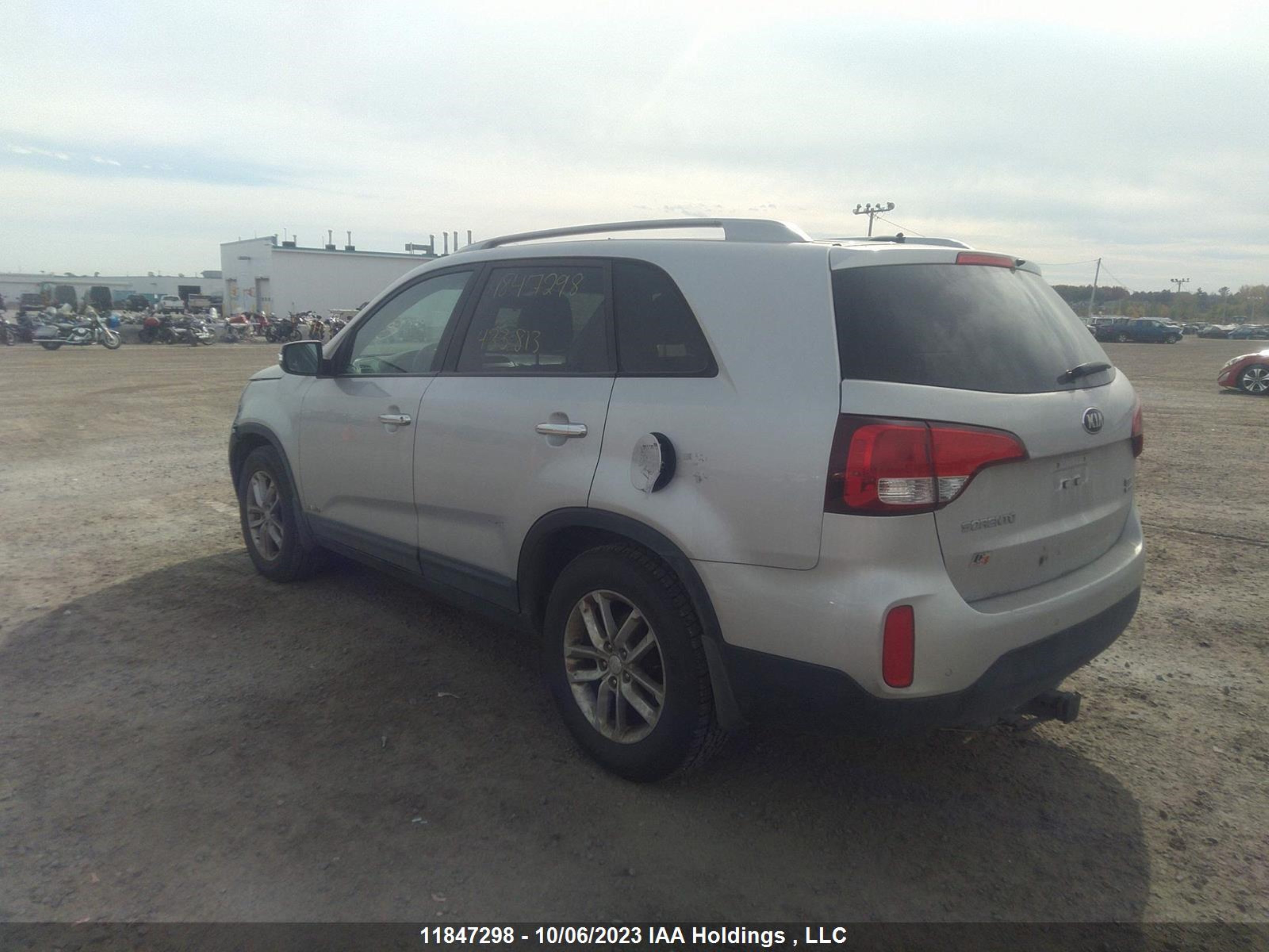 Photo 2 VIN: 5XYKTCA64EG433813 - KIA SORENTO 