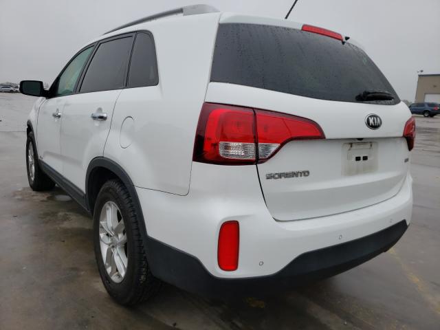 Photo 2 VIN: 5XYKTCA64FG585642 - KIA SORENTO LX 