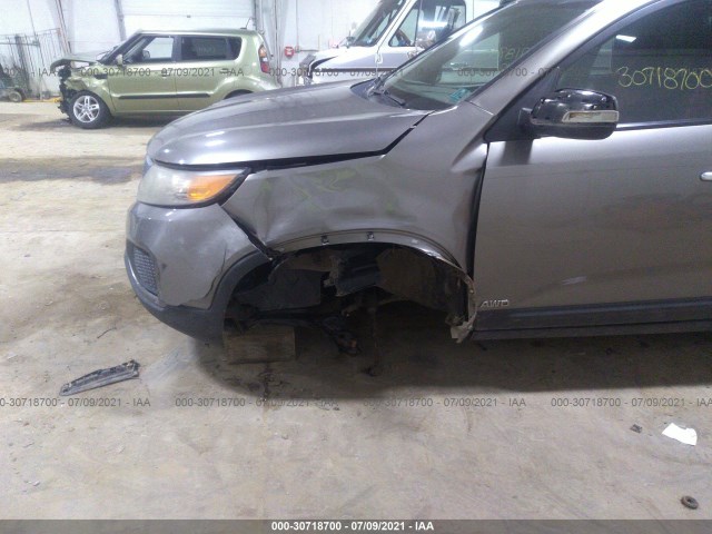 Photo 5 VIN: 5XYKTCA66CG200058 - KIA SORENTO 