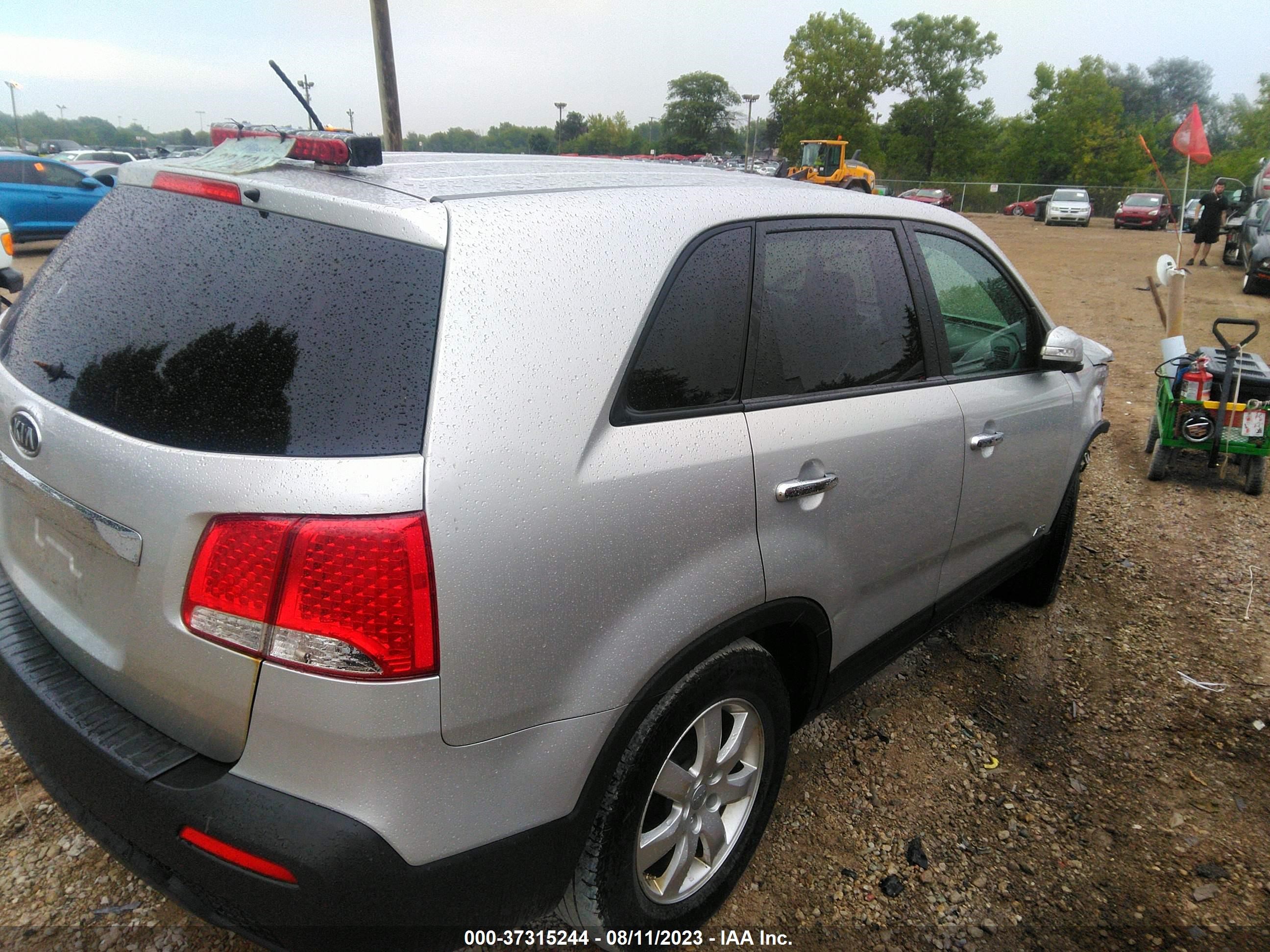 Photo 3 VIN: 5XYKTCA66CG301312 - KIA SORENTO 