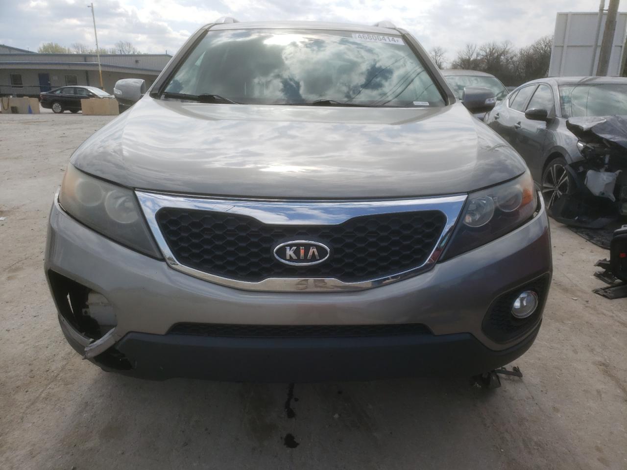 Photo 4 VIN: 5XYKTCA66DG364511 - KIA SORENTO 