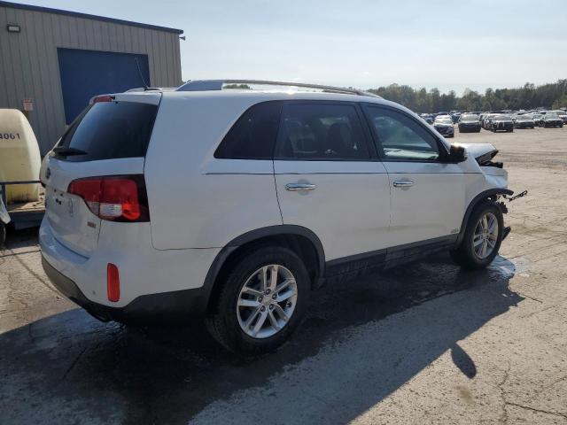 Photo 2 VIN: 5XYKTCA66FG571158 - KIA SORENTO LX 