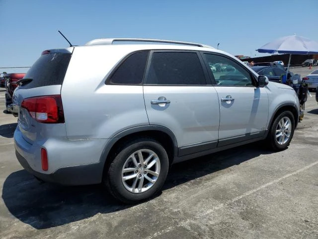 Photo 2 VIN: 5XYKTCA66FG585187 - KIA SORENTO LX 