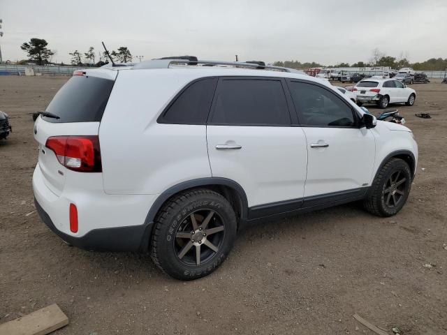 Photo 2 VIN: 5XYKTCA67FG611540 - KIA SORENTO LX 