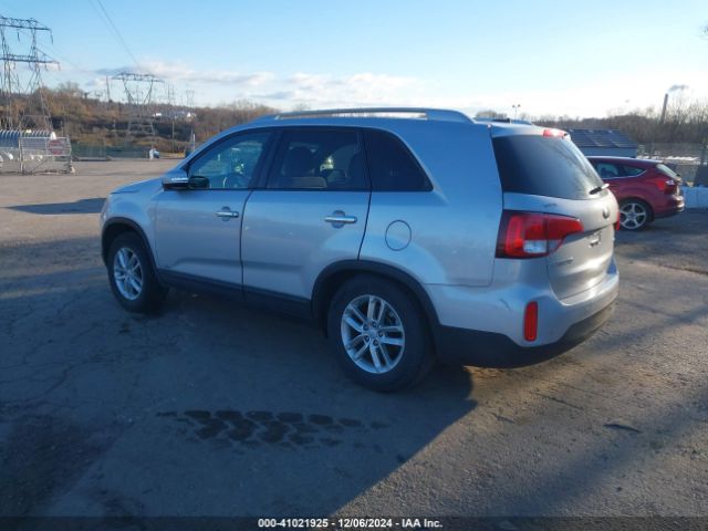 Photo 2 VIN: 5XYKTCA68FG560937 - KIA SORENTO 