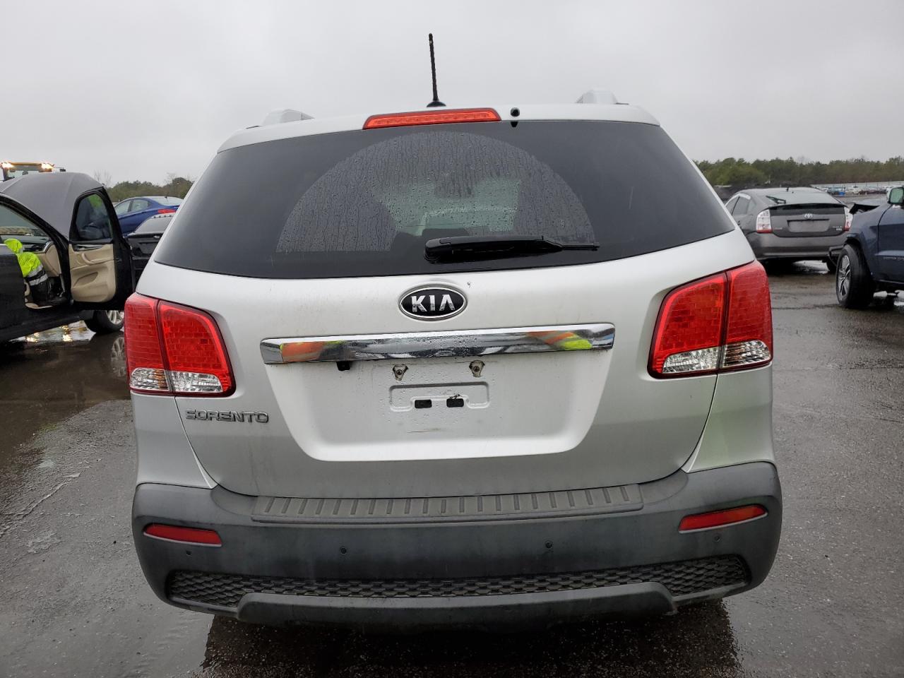 Photo 5 VIN: 5XYKTCA69DG417556 - KIA SORENTO 