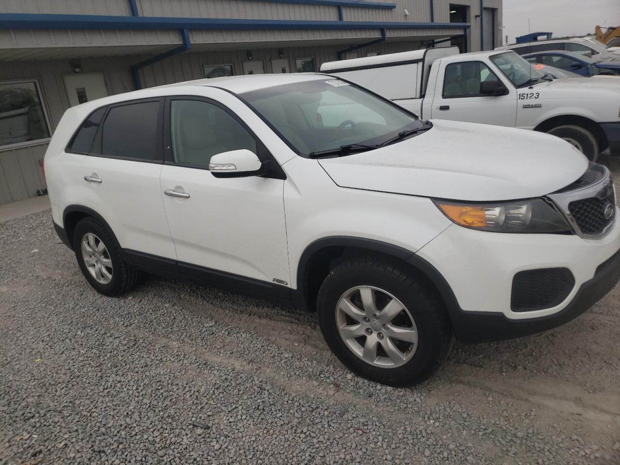 Photo 3 VIN: 5XYKTCA6XCG227201 - KIA SORENTO 