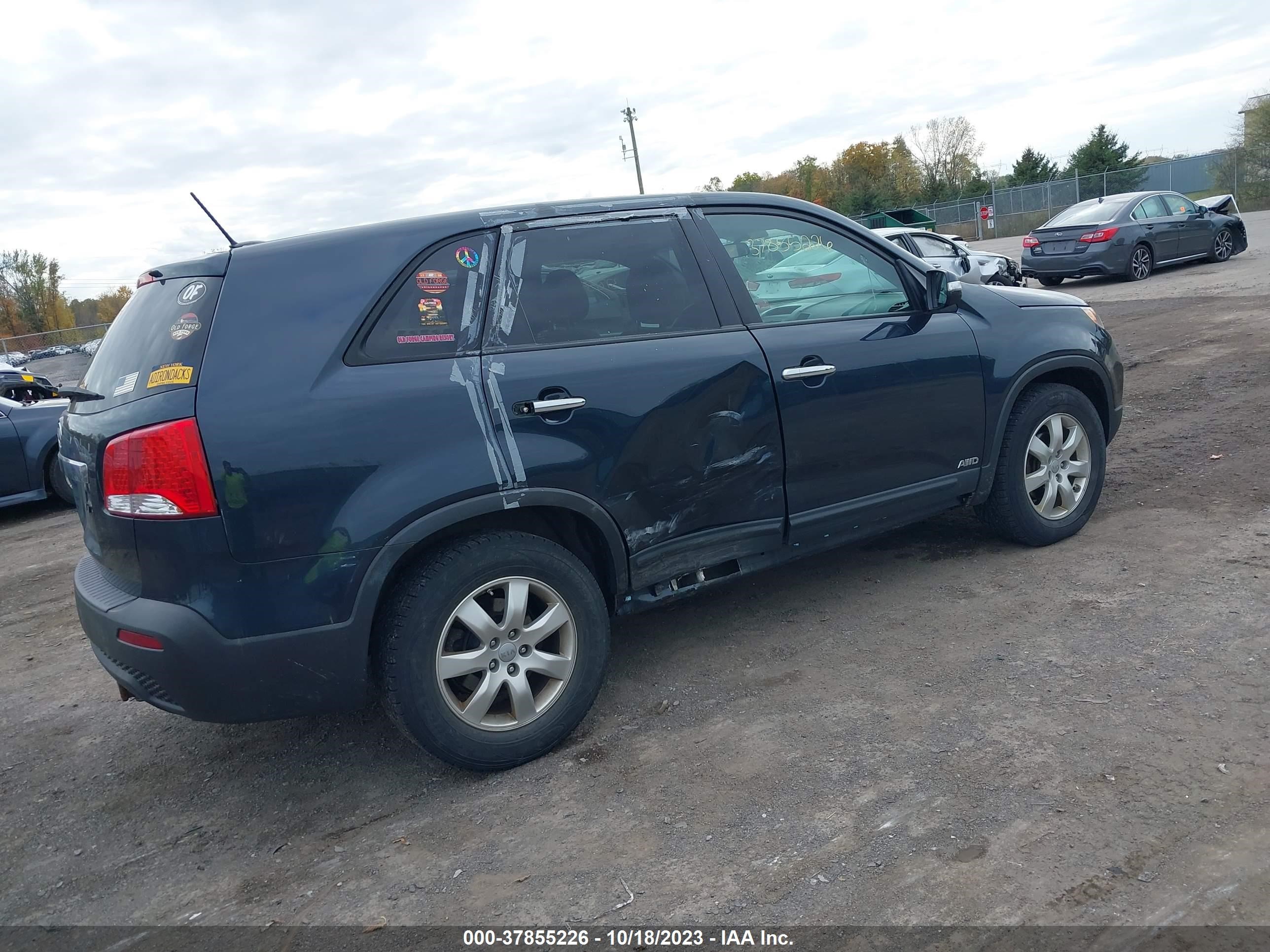 Photo 3 VIN: 5XYKTCA6XCG294798 - KIA SORENTO 