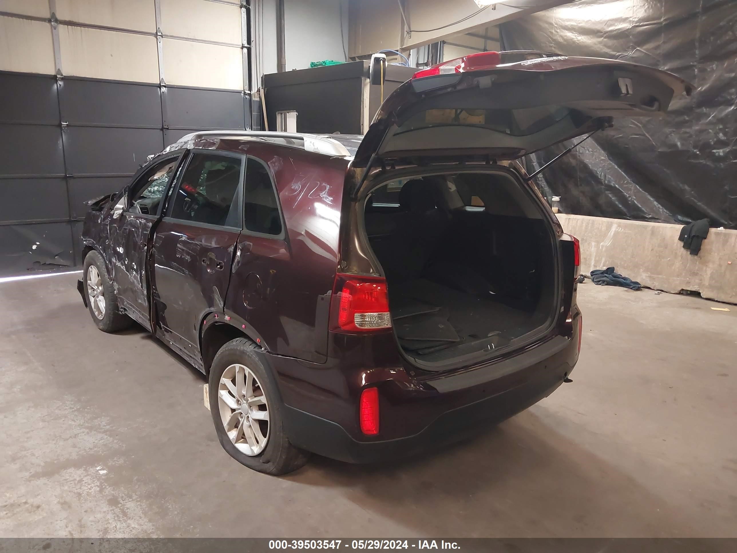 Photo 2 VIN: 5XYKTCA6XEG538145 - KIA SORENTO 