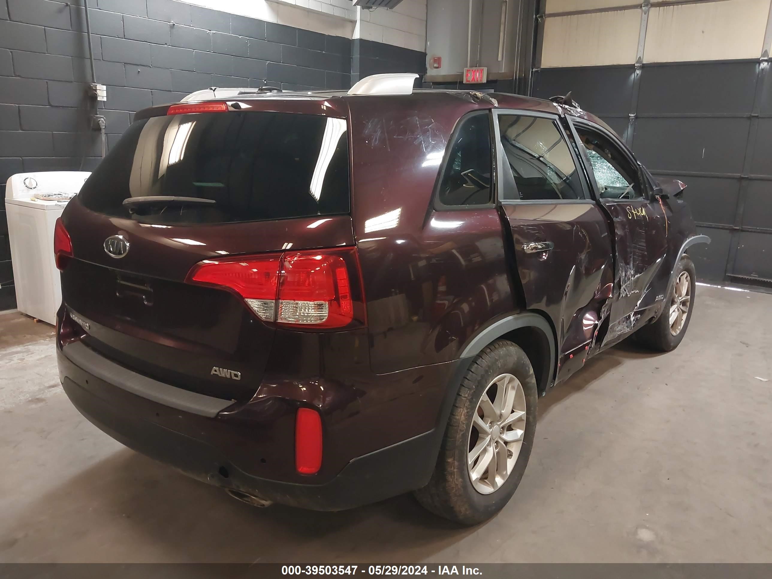 Photo 3 VIN: 5XYKTCA6XEG538145 - KIA SORENTO 