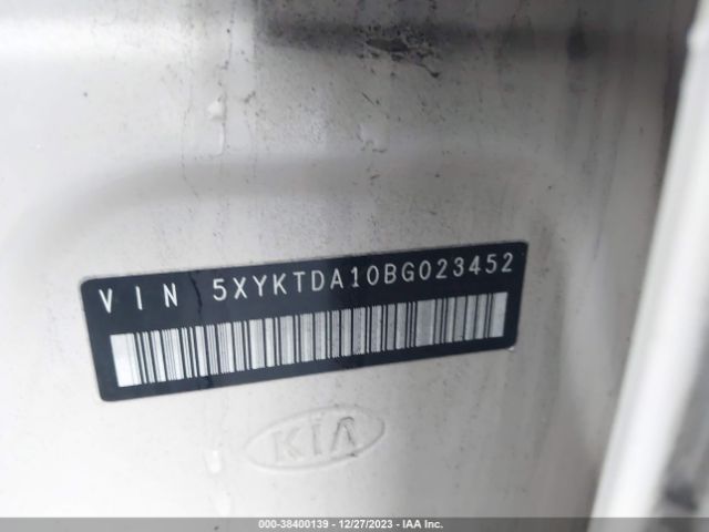 Photo 8 VIN: 5XYKTDA10BG023452 - KIA SORENTO 